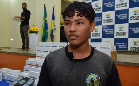 Alunos vão usar tablets para auxiliar nas aulas (Foto: Nilzete Franco)