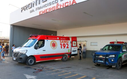 Vítima e agressor foram socorridos no Hospital Geral de Roraima (Foto: Wenderson Cabral/Folha BV)