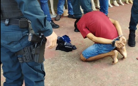 Momento em que o infrator foi preso pela PMRR (Foto: Divulgação) 