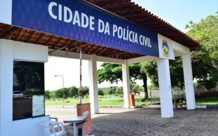 Suspeito foi levado à delegacia - Foto: Nilzete Franco/Folha BV